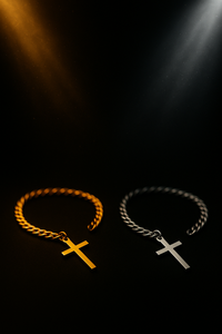 Pulsera de cruz dorada y plateada juntas